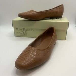 Kim Rogers Women 8M Tan Devyn Flats Ultra Comfort Textured Faux Leather EUC Box